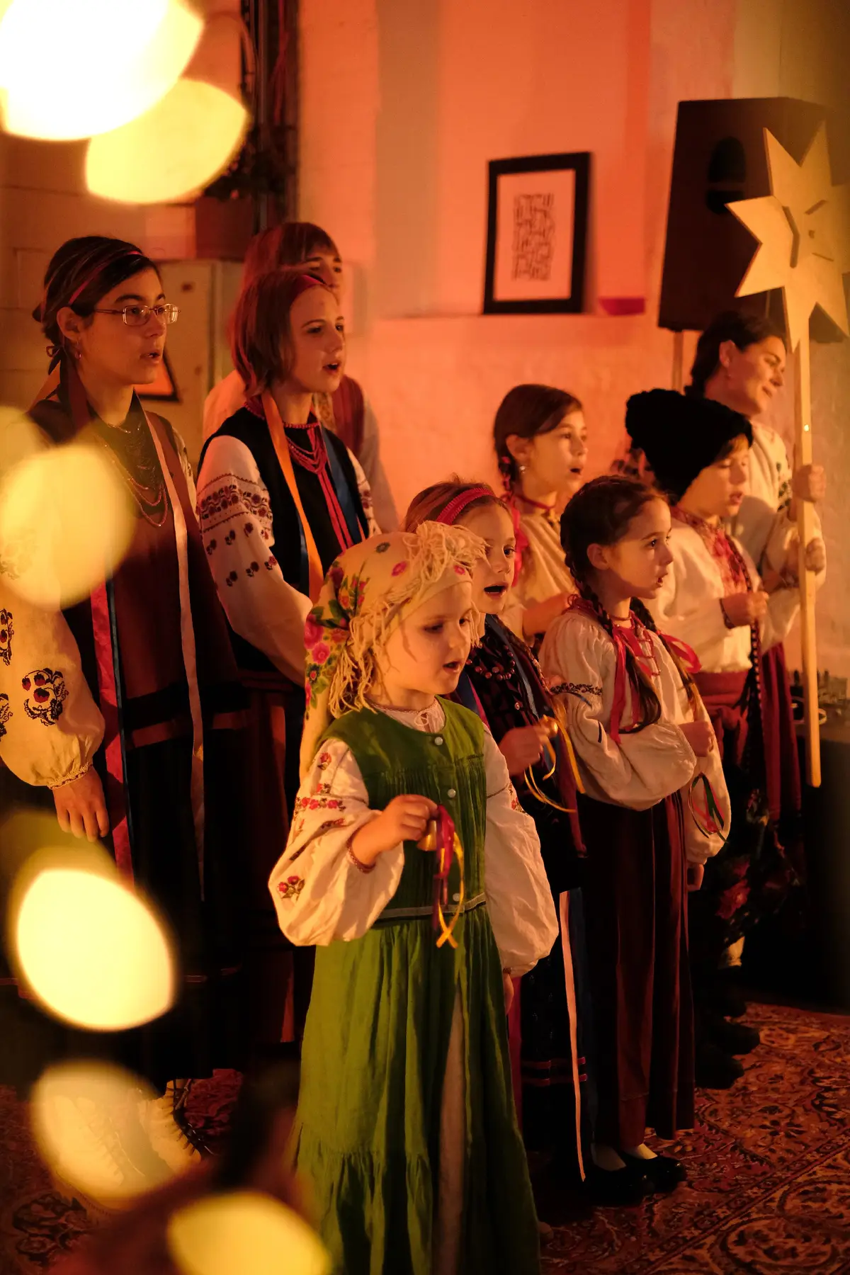 👨‍👨‍👧‍👧 In Ukraine, amidst the war, young souls spread joy and make an impact for their homeland. Particularly participating in fundraising initiatives like these school kids who raised money for the Ukrainian army during the Christmas fair. For the fair, the children learned traditional carols and prepared decorations and sweets for sale. Parents also held various workshops. At one station, children signed postcards to Ukrainian defenders. Thus, together, children, parents, and teachers collected almost 80,000 hryvnias (more than 2000 USD) for the unit's needs, where their history teacher serves now. We wish all children worldwide can be safe and grow in love and happiness.  Photos: Liza Stetsenko for the Maibutni democratic school