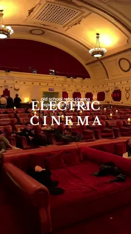 Save this for the perfect date night🍿📽️ Grab milkshakes & food at the diner beforehand too🍴🤤 Electric Cinema, Notting Hill London📍 By Soho House #london #thingstodoinlondon  #londonactivities #londonhotspots #londonhiddengems #cityguide #uktravel #cinema #electriccinema #londoncinema #wholesome