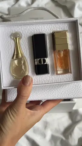 Your sign to order from the Dior website and use promos to get a lot of freebies #diorunpacking #diorbeauty #diorpromocodes2023 #christmasdiorbeauty 