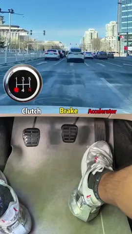 A video teaches how to start and upshift when parking#tiktok#howto#cartok#car#automotive  #driving  #skills  #knowledge  #fpy  #fyp  #tips  #foryou  #carsoftiktok