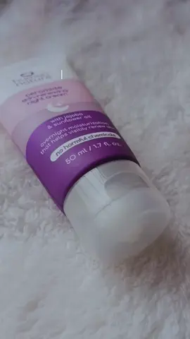 #ceramide #ceramidemoisturizer #humannatureceramideskinrenewingcream #fy #tiktok #fypシ #longervideos #longervideo 