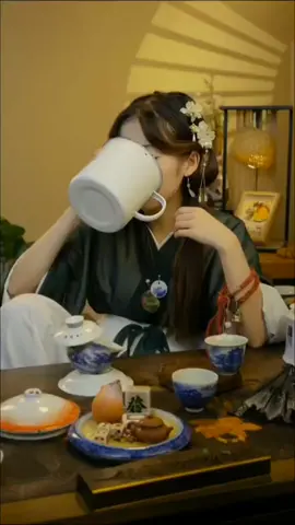 Do u like this way to drink tea? Respect. #tea #maidcafe #coffeetiktok #oolongtea #british #life #health #oolong 
