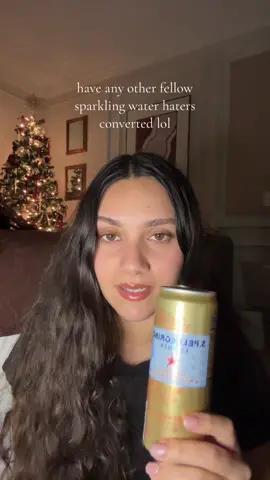 ive converted 🧎🏻‍♀️also fire to put in cocktails for zero sugar!! #newyearsresolution #sanpellegrino #sparklingwater #facetime 