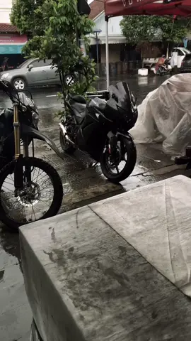 Hitam pekat #fyp #foryou #trending #vyp #kawasaki #ninja250 #ninja250karbu #cinematicmotor #xybca #phonk 