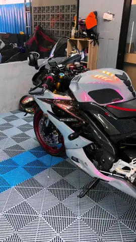 Poles-poles dulu biar kinclong🤭 .. #r15 #r15v3 #r15v3lovers #r15modifikasi #reels #fyp #cinematic #trend #aestetic #indor15v3 