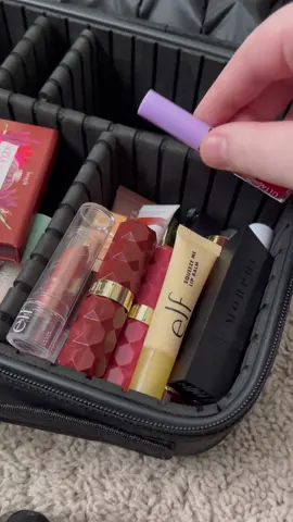 Replying to @Elizabeth Cottone #makeuporganizers #makeuporganizationideas #makeupbagorganization #itgirlmakeupbag #hotgirlmakeupbag #makeupbagchallenge #organizingmymakeup #organizingmakeupproducts #affordablemakeupbag #makeupbagcontents #newmakeupbag #organizingasmr #asmrmakeuporganization #asmrmakeupsounds 