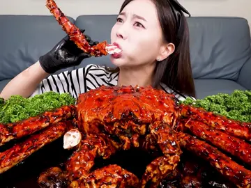 Giant King Crab #eating #eatingshow #food #Foodie #korean #mukbang #foryoupage #seafoodboil #viral #asmr 