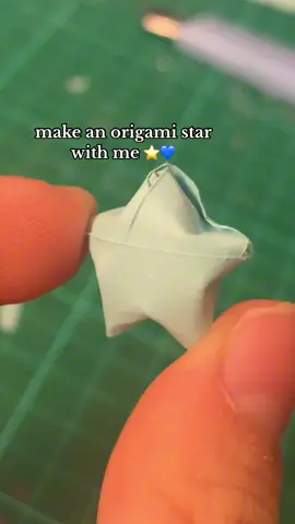 these are so addicitng to make and so cute too 😭😭 #papercrafts #tutorial #origami #origamitutorial #origamistars #origamipaperstars #paperstars #craft 