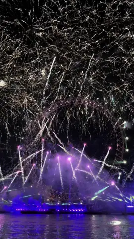 Tribute to late Queen Elizabeth II - New Year’s Eve fireworks 2022 #queenelizabeth #queenelizabethII #londoneye #newyearseve #newyears #fireworks #london #fyp