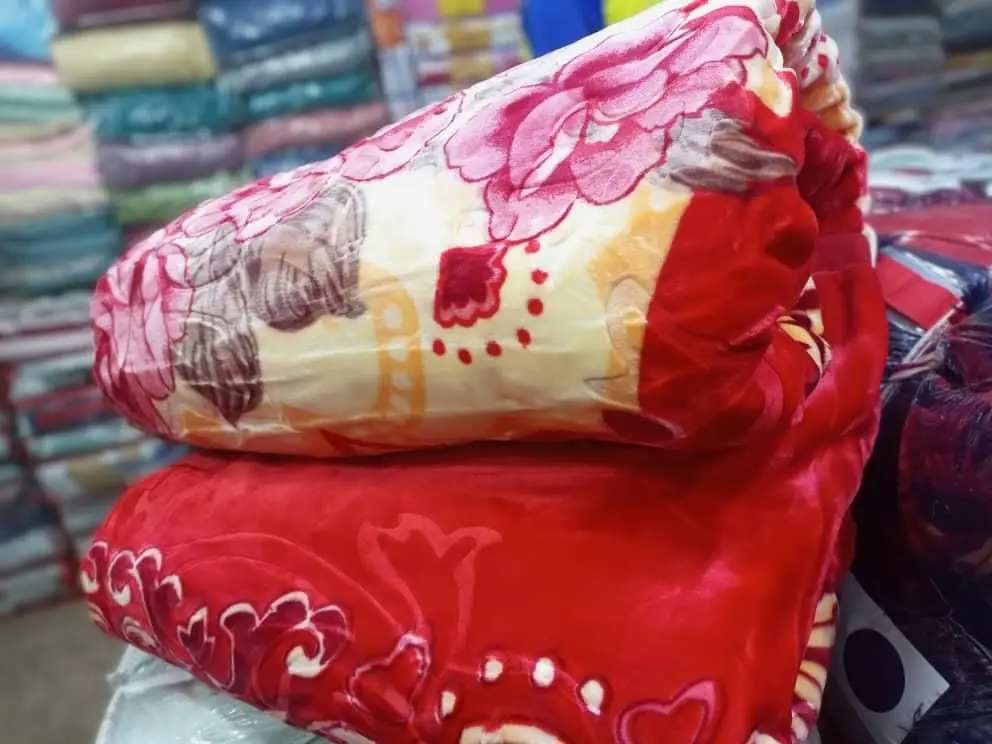 heavy blankets 5kgs price 200000 tel 0789234023