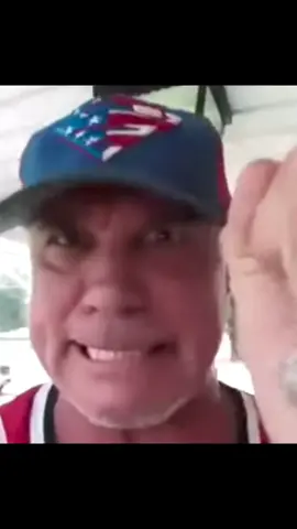 Joe Rogan Eats A Hornets Nest To Get Pumped Before A Podcast #joerogan  #hornet  #nest  #podcast 