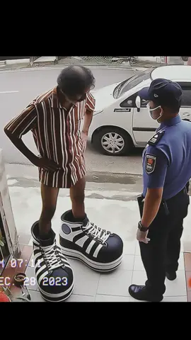 2 men in trouble for wearing big boot