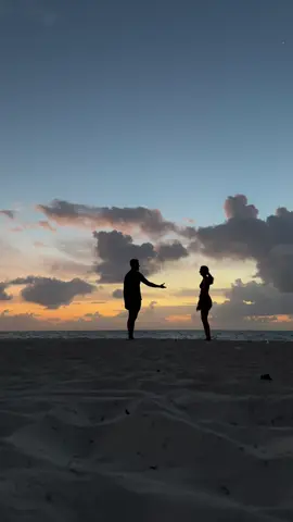 Dancing like no ones watching… so grateful for the simple things that like has to offer ❤️ #sunrisedance #sunrisedancing #desitiktok #sunriseonthebeach #bhangra #relationshiptiktok #coupletiktok #coupledance #jhoomer #summerlove #2023summer #2023throwback #punjabjcouple #desicouple #fyp 