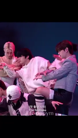 La tensión del #jeongmin está en el aire 🥵 #vocalracha #maknaeontop #I_N #seungin #seungmin #jeongin #straykids #foxippym 