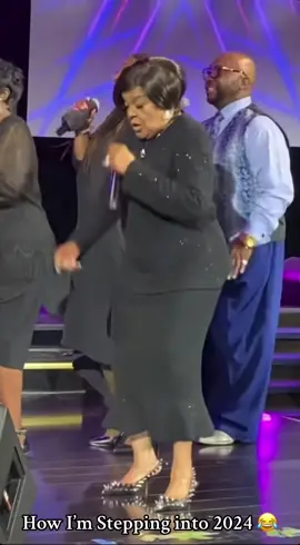 Pastor Shirley Caesar -“Your Left, Right, Left, Right” 😂😂 #shirleycaesar #army #of #lord #letshavechurch #fyp #tiktok #viralvideo 