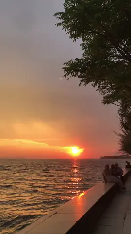 sunset dikolaka emang gak pernah gagal🥰 #fyp #trend #kolakasulawesitenggara #ankol #storysunset🌅 