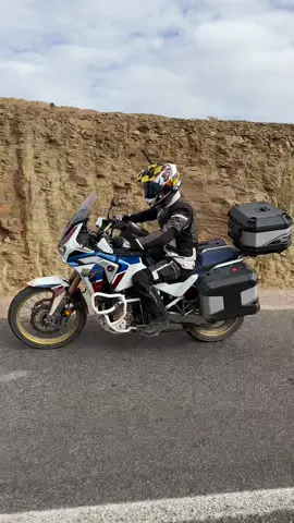 COMENTAR VUESTROS DESTINOS. 😏 #africantwin #moto 