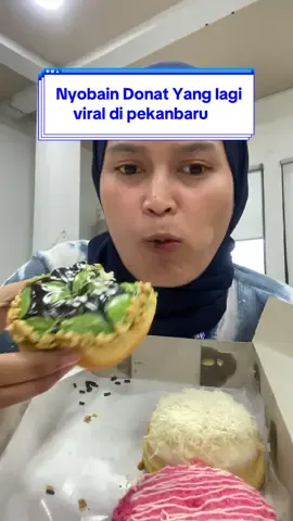 Donatnye gendot gendot 🤤  #fyp #fypシ #fypage #fypviral  #fyppppppppppppppppppppppp #foryou #foryoupage #gadismelayu #budakmelayu #melayuhistory #melayu #melayupride #anakmelayu #melayuriau #kepulauanmeranti #kabupatenkepulauanmeranti #merantikotasagu #pekanbaru #donat #donatviral #khaimeals #riau #riau_pekanbaru 