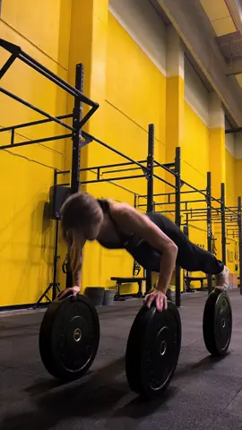 🔥IMPOSSIBLE PUSH UPS🔥 These pushups were quite close to impossible, but after 2 hours of struggling and falling all over the place, I managed to make them possible😂💪🏻 These were definitely some of the hardest pushups I have ever done. It took a combined effort of balance, coordination, strong core and upperbody strength to be able to get them done🔥 Which one do you think is the hardest? #coreworkout #core #calisthenics #bodyweight #Fitness #workout #challenge #pushup #fyp #GymTok 