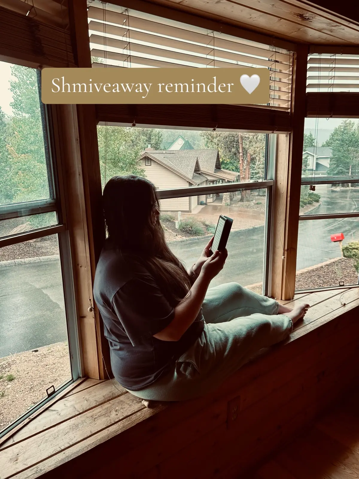 We are so excited to be hosting this shmiveaway. We are both so grateful for this book community 🤍 #samantha_sahm_reads #bookshmiveaway 