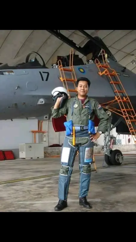 Dia Bukan Saja Juruterbang Su 30MKM Negara,Beliau Juga Adalah Test Pilot Yang Pernah Menerbangkan 25 Jenis Pesawat..Bukan Kaleng-Kaleng Anak Langkawi Nie Yang Mula Minat Jet Pejuang Sejak Berumur 3 Tahun.. #rmaf #tudm #sukhoi #flanker #meksu #no12sqn #su30mkm #fyp #fypシ #tiktok #capcut #malaysia #malaysiamadani 