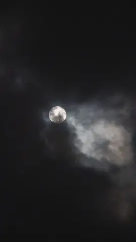#foryou #moon #beautiful #mentahan #bulan #sky #night #story #vibesnight #vibesmalam #fyp 