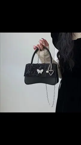 aku rekomendasi in tas selempang kupu-kupu cute banget gak sih😍🥰,stok terbatas buruan cek keranjang😱🥰 #tas #tasselempang #taswanita #taswanitamurah #kupukupu #tiktokshop #fypシ゚viral #shopping #fypage #affiliatemarketing #cekoutsekarang #fypdongggggggg 