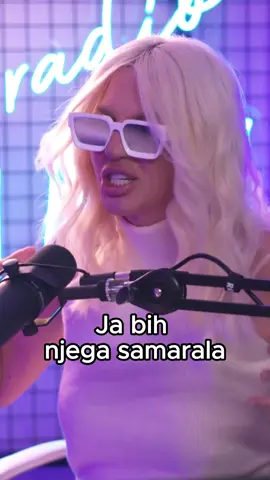 Desingericu bih šamarala #karleusajelena #karleusasuperstar #jelenakarleuša #karlusastar #karleusadiva #desingerica 