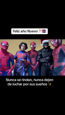 Un Bati y spidey abrazo !! Que todo lo bonito lles llegue en este 2024 ✨ #batman #spiderman #navidad #happynewyear #felizañonuevo @Yoshi Tobi @Spider-Man 01  @JUANJ0 @Spiderverse503 🕷 @Bryan Pocasangre 