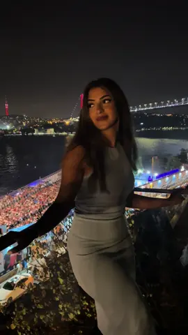 Istanbul bir başka 🤍 #istanbul #lovestory #istanbulbogazi #loveistanbul #istanbulnights #kesfet #kedfetteyiz #happynewyear #sortieclubistanbul #ootdinspo #outfitofthenight #styleinspo 