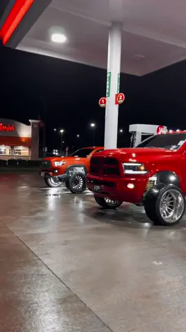 #fyp #trucktok #trucks #toowidetacoma 