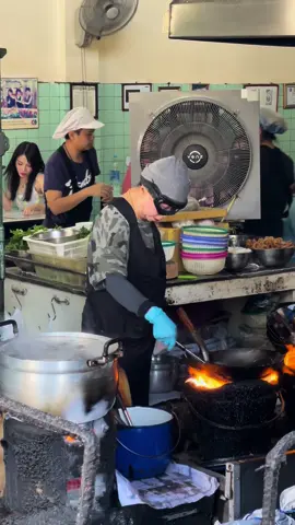 Here is how Jay Fai queuing system works #jayfai #bangkok #food 
