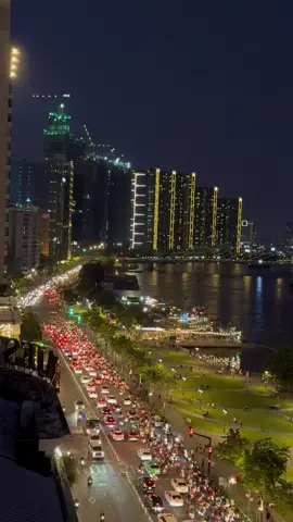 Đường phố Sài Gòn ngày đầu tiên của năm 2024. #saigon #saigoncityview 