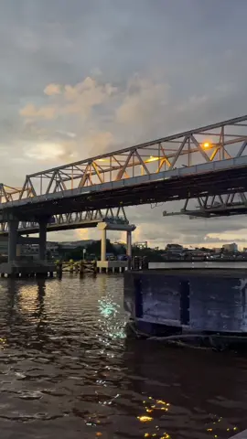 The kind of view you will be enjoying if you decide to hop on a tourist boat from Taman Alun-Alun Kapuas, going along the Kapuas River. #pontianak #goldenhour #sunset #kapalwisata #sungaikapuas #tamanalunalunkapuas 