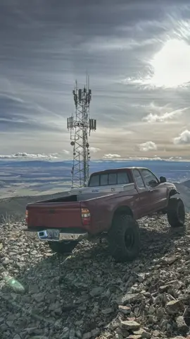 Wheelin into 2024! Been one heck of a year! Looking forward to see what 2024 has to offer!  #2023 #2024 #centraloregon #wheelin #toyotatacoma #fyp #adventure #dayinmylife #sastacoma 