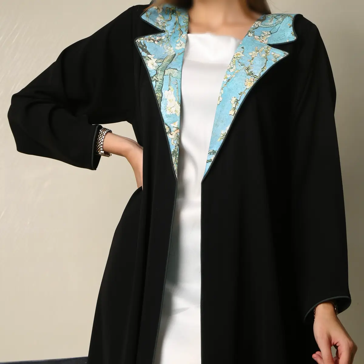 شايفين العباية الجميله مستوحاه من الفن #abaya #عبايات #عمان #الخليج #oman 