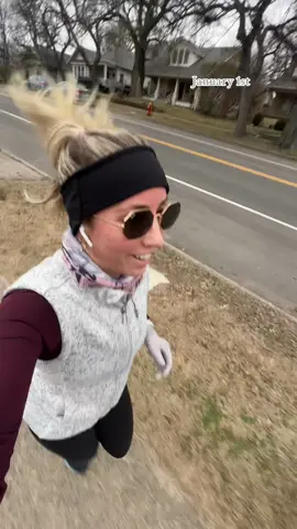 Shout out to the lululemon order that will arrive tomorrow with an actual running neck gator 🙃 the road to Nash half marathon & chicago full starts today!  #nashvilletn #fypシ #halfmarathon #marathontraining #Running #newyearsresolution 