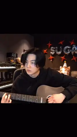 replay livenya Suga gitaran malam2 emang paling bikin tenang 🥺💜 #suga #yoongi #fyp #mybiassuga #imissyoongi #sugaweverselive #sugaguitar #민윤기 