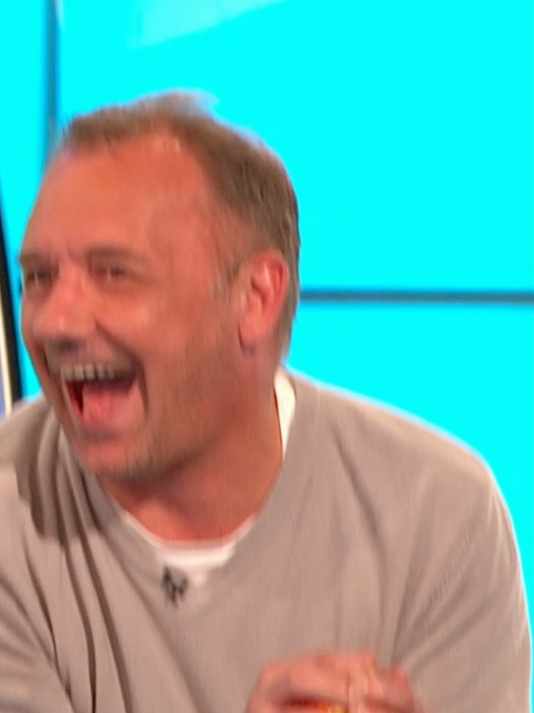 Bob Mortimer breaking an apple in half... with his bare hands! #bobmortimer #bobmortimerclips #wilty #wouldilietoyou #davidmitchell
