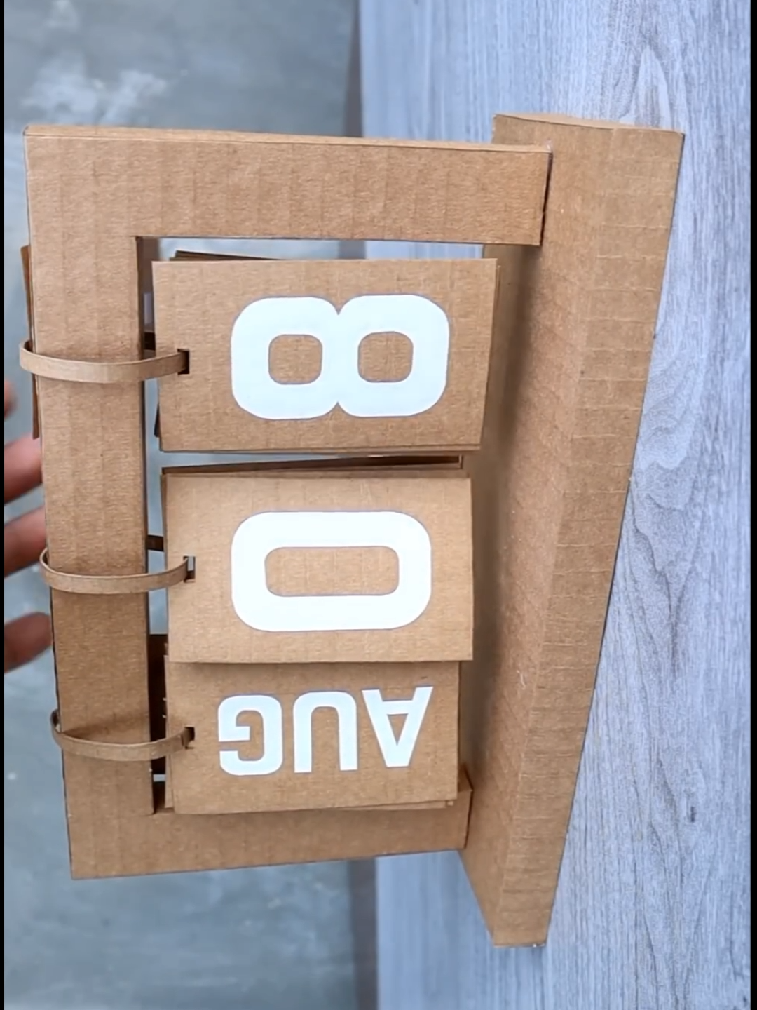 Cardboard Perpetual Calendar - easy craft #perpetualcalendar  #handcraft   #easycraft #cardboardcrafts #cardboardcraft #calendarcraft #papercraft #craft #DIY