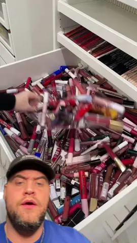 #duet HOW MANY LIPSTICKS ARE HERE ? I need to know the money spent - @pamelapedrozaa - IG - richardsalesofficial #viral #xyzbca #FYP 