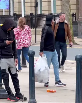 I hold him rubbish bag and the guy throw rubbish in the bag😁#foryou #foryoupage 