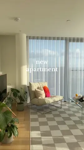 Unpacking my new apartment…after 4 months I think we’re finally there and it feels like home 😊 Who wants a full tour?  #apartmenttherapy #interiordesign #apartmenttour #apartmentdecor #DIY #interiordecor #houseahome #newapartment 