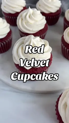 Red velvet cupcakes with cream cheese frosting! Recipe linked in my profile and on cakemehometonight.com! #redvelvet #redvelvetcupcakes #cupcakes 