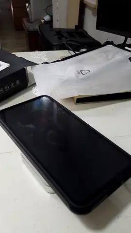 Ahora sí a probar el forro y base de carga para el S23 Fe #samsung #s23fe #basedecargainalambrica #smartphone 