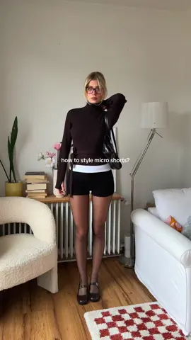 IG: Linda.sza 🎀 #microshorts #howtostyle #miniskirtoutfit 