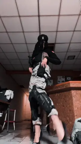 Before I see any hight comments: I am 6’1”!! And no you can not climb me like a tree, and yes this was filmed in a 100 year old basement so the floor is yucky #fyp #fypage #cosplayer #cosplay #codmw2 #callofduty #königcosplayer #königcosplay #königmw2 #codfandom #callofdutymw2 #königcodmw2 #kortac #kortaccod 