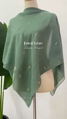 Bawal sulam bunga tabur kasih, meme lawa dooh deh! Ramai suka design ni sbb simple tp cantik sgt 🫶🏻 sulam bunga yg kemas & cantik betul tu. Jom grab warna fav korang tu lelaju ✨ #bawalsulam #tudungbawalsulam #bawalcantik #bawalsulambungatabur #ootdhijab #tiktokfesyen #muslimahfashion #fypシ 