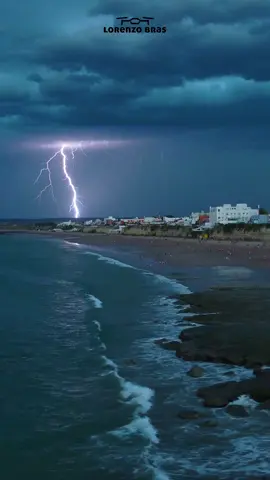Recopilacion de rayos, hoy 03-02-24 #LasGrutas ⚡️ #lasgrutasrionegro #rionegro #año2024 #patagonia #argentina🇦🇷 #verano #tormenta #rayo #truenosyrelampagos 