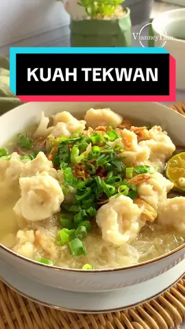 RESEP KUAH TEKWAN SUPER GURIH !! Bahan kuah tekwan : Kepala udang (dari 1/2 kg udang) Tulang & kulit ikan tenggiri (dagingnya dikerok dan dibuat jadi biji tekwan, resep di sebelah) 5 Ltr air 30 gr jahe, iris 200 gr daging udang, cincang 2 sdm garam 1 sdt kaldu jamur 1 sdt merica Bahan yg dihaluskan : 10 siung bawang putih 12 siung bawang merah 1 bh bawang bombay 2 genggam ebi 100 ml air Pelengkap : Jamur kuping Sedap malam (me: gak pakai krn kelupaan) Bengkoang, potong korek Bawang goreng Daun seledri/daun bawang Jeruk sonkit Sambal (Untuk jamur, sedap malam & bengkoangnya bisa ditumis dg sedikit minyak dan beri sedikit air sampai layu, bisa juga direbus bersama kuah) Cara membuat : 1. Gongseng kepala udang sampai kering dan wangi, tuang air. Rebus sampai mendidih. 2. Masukkan tulang & kulit ikan dan jahe iris, rebus lagi sampai mendidih dan keluar kaldu. Angkat semua isi kuah dg saringan. 3. Di panci besar, panaskan secukupnya minyak. Tumis bumbu halus sampai wangi. Tuang air kaldu. Tambahkan semua bumbu, udang cincang dan biji tekwan. Masak sampai mendidih. 4. Sajikan dg bahan pelengkap lainnya. . . #tekwan #baksoikan #olahanikan 